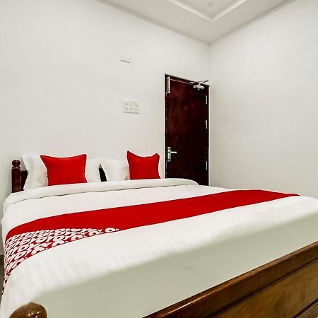Oyo 70841 Hotel Anjali Residency Velur ภายนอก รูปภาพ