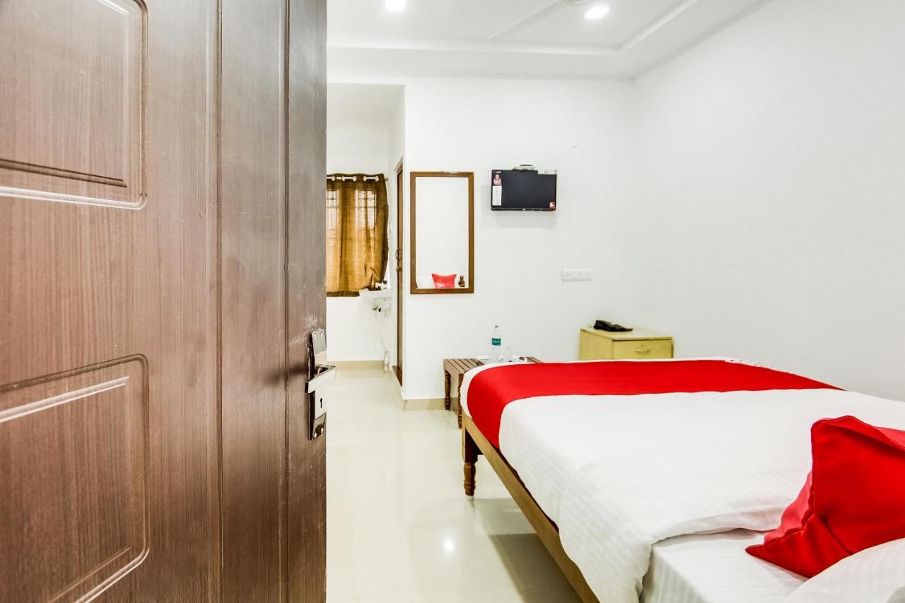 Oyo 70841 Hotel Anjali Residency Velur ภายนอก รูปภาพ