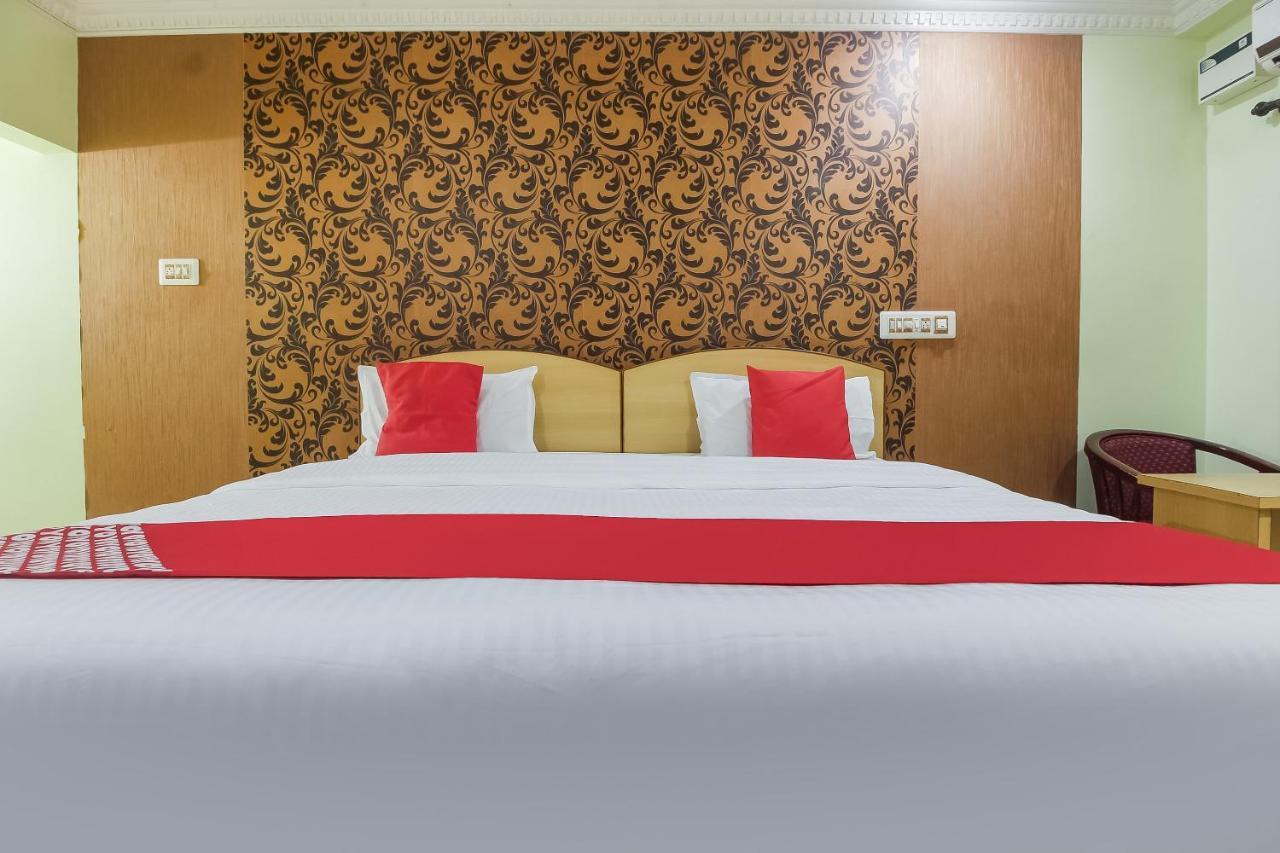 Oyo 70841 Hotel Anjali Residency Velur ภายนอก รูปภาพ