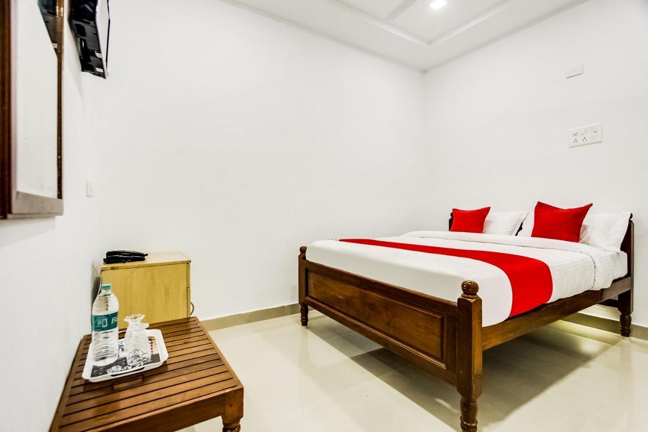 Oyo 70841 Hotel Anjali Residency Velur ภายนอก รูปภาพ