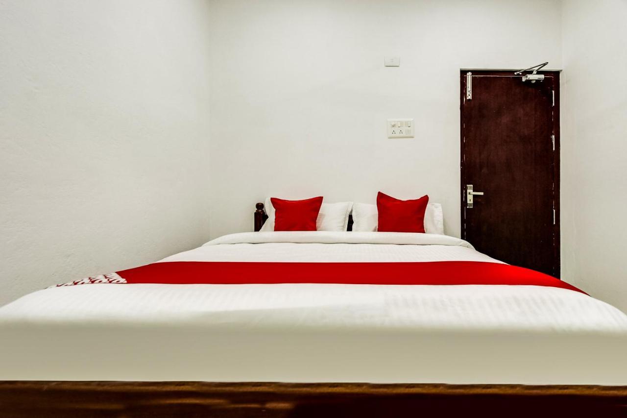 Oyo 70841 Hotel Anjali Residency Velur ภายนอก รูปภาพ