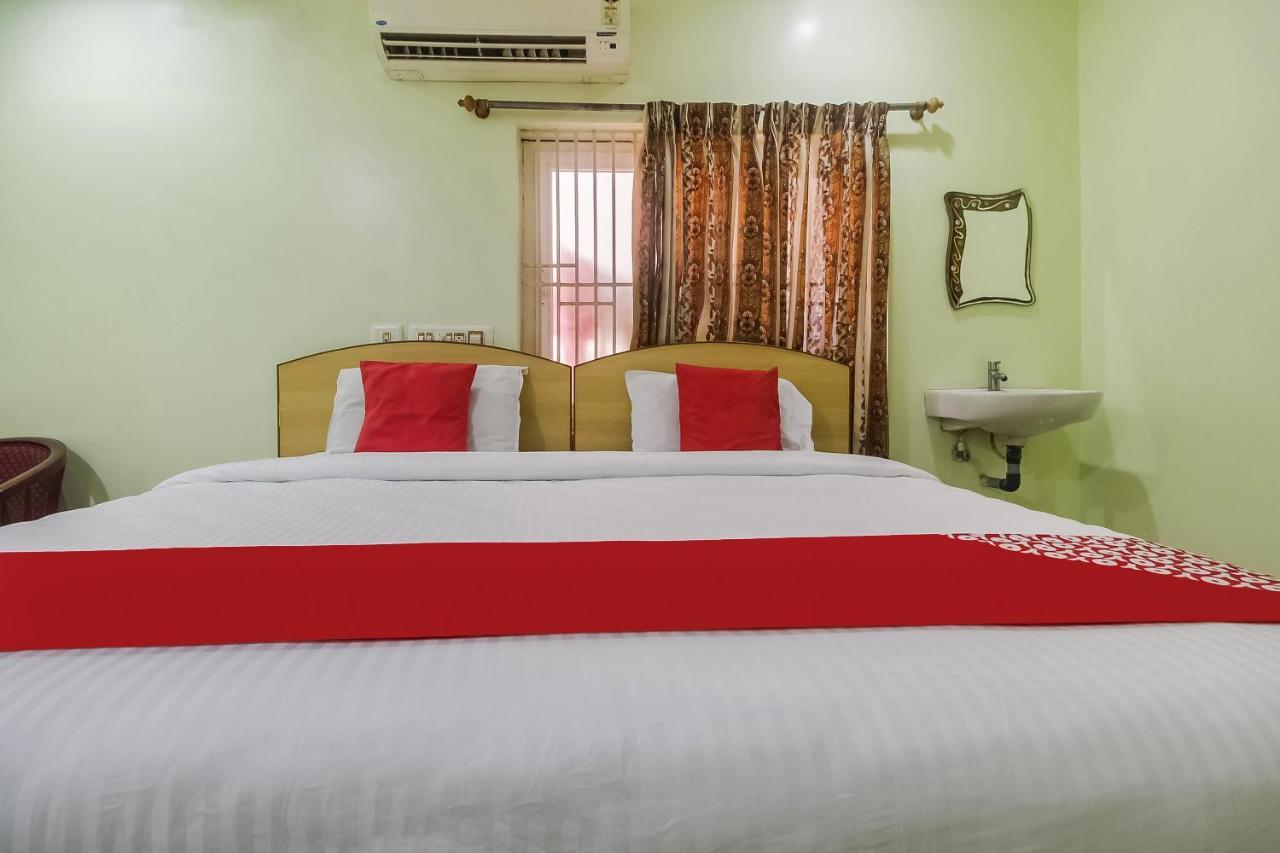 Oyo 70841 Hotel Anjali Residency Velur ภายนอก รูปภาพ