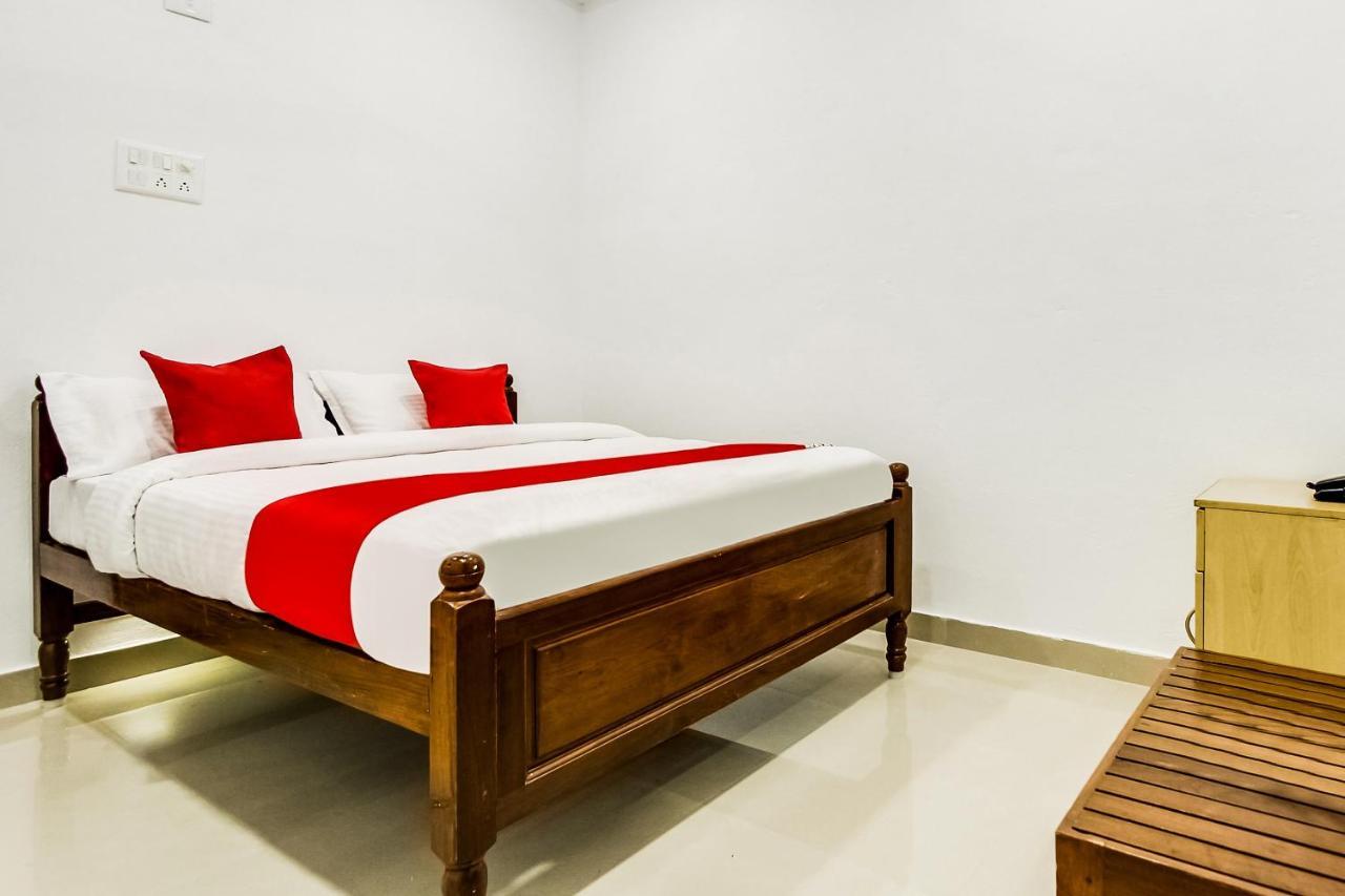 Oyo 70841 Hotel Anjali Residency Velur ภายนอก รูปภาพ