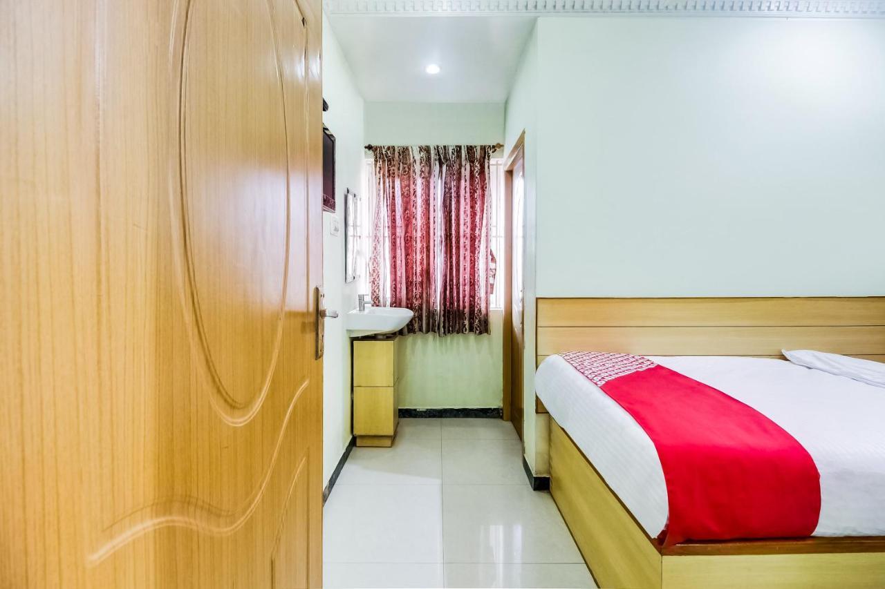 Oyo 70841 Hotel Anjali Residency Velur ภายนอก รูปภาพ