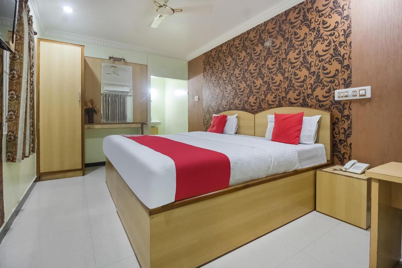 Oyo 70841 Hotel Anjali Residency Velur ภายนอก รูปภาพ