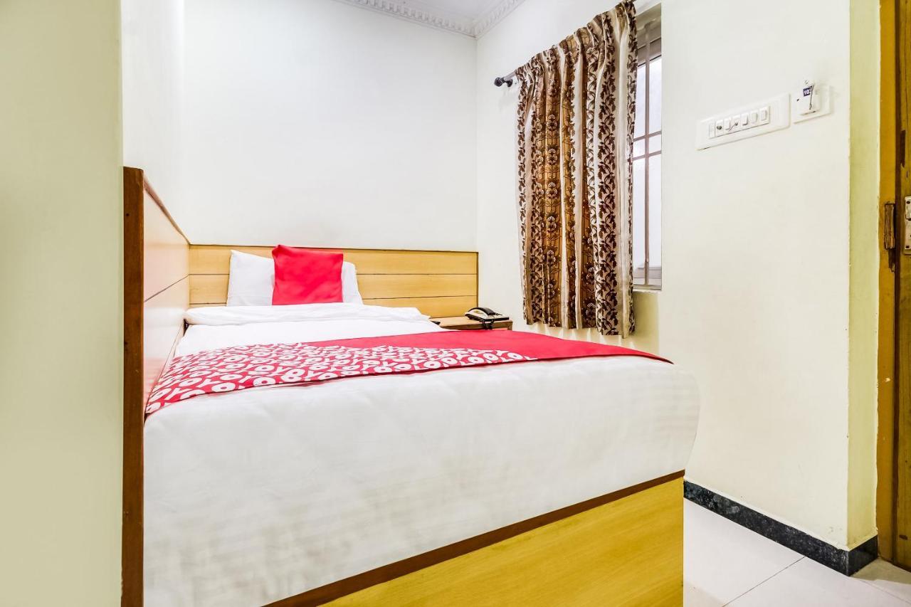 Oyo 70841 Hotel Anjali Residency Velur ภายนอก รูปภาพ